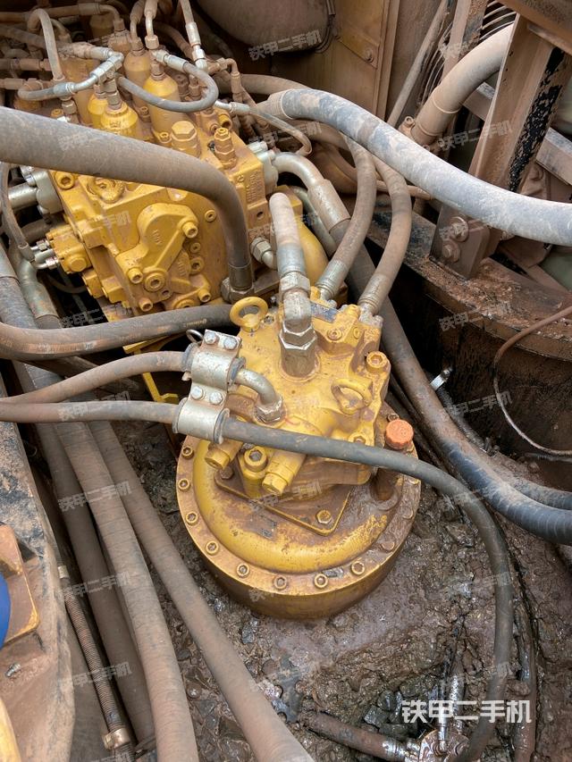 回轉(zhuǎn)馬達(dá)和主控閥（整機(jī)外觀）