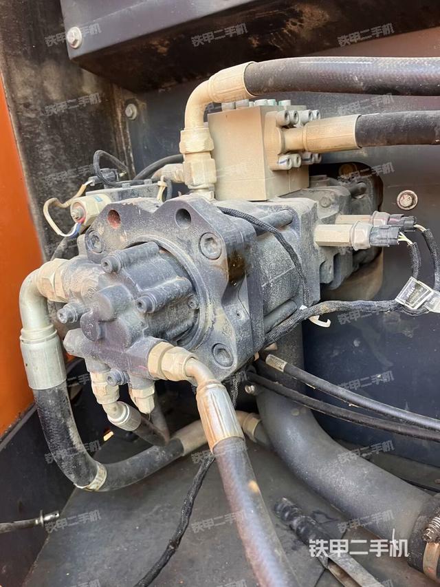 液壓泵斜45?左（大件艙室）