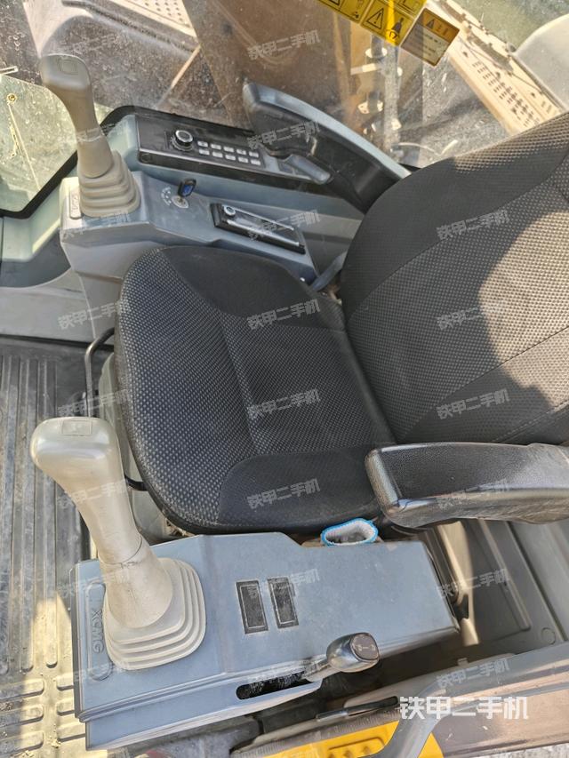 右側(cè)玻璃角標(biāo)（駕駛室部分）