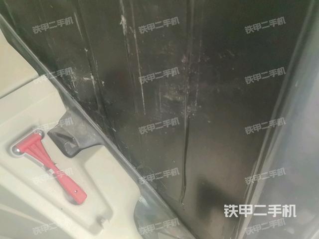 左后方玻璃角標(biāo)(駕駛室部分) 左后方玻璃角標(biāo)(駕駛室部分)