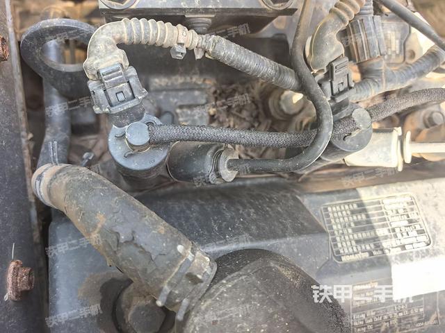 氣門(mén)室蓋螺絲特寫(xiě)（上車(chē)部件）