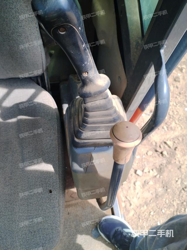 座椅左側(cè)控制臺(tái)/音響/含左手柄（駕駛室部分）