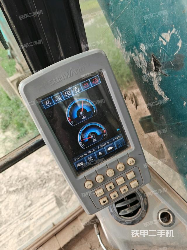 座椅右側(cè)控制臺(tái)/鑰匙門/油門/含右手柄（駕駛室部分）