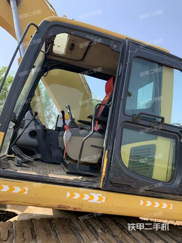 駕駛室整體(整機外觀) 駕駛室整體(整機外觀)