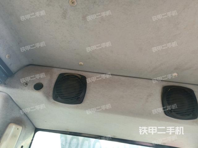 行走控制手柄和踏板?俯拍(駕駛室部分) 行走控制手柄和踏板?俯拍(駕駛室部分)