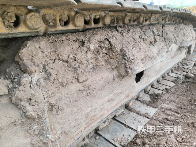 右側(cè)履帶整體(行走機構(gòu)) 右側(cè)履帶整體(行走機構(gòu))