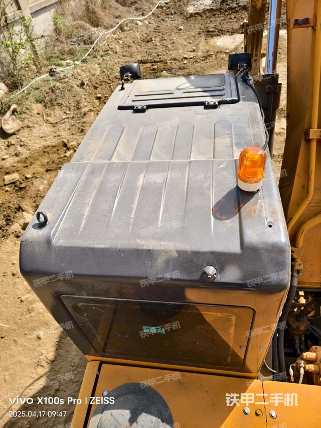 駕駛室頂部(整機外觀) 駕駛室頂部(整機外觀)