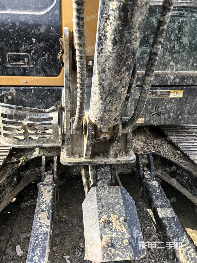 轉(zhuǎn)盤和下車架正前（工作和回轉(zhuǎn)裝置）