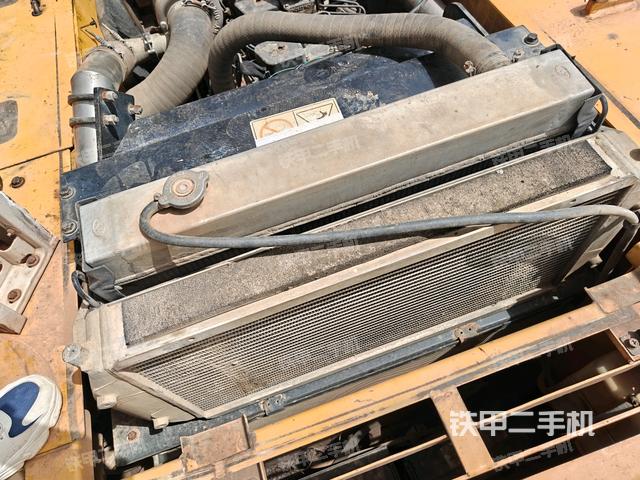 氣門(mén)室蓋螺絲特寫(xiě)（上車(chē)部件）