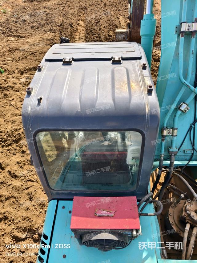 駕駛室頂部（整機(jī)外觀）