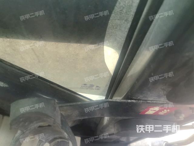 左后方玻璃角標（駕駛室部分）