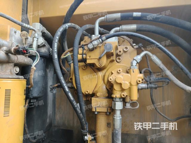 液壓泵艙室正面整體（整機(jī)外觀）