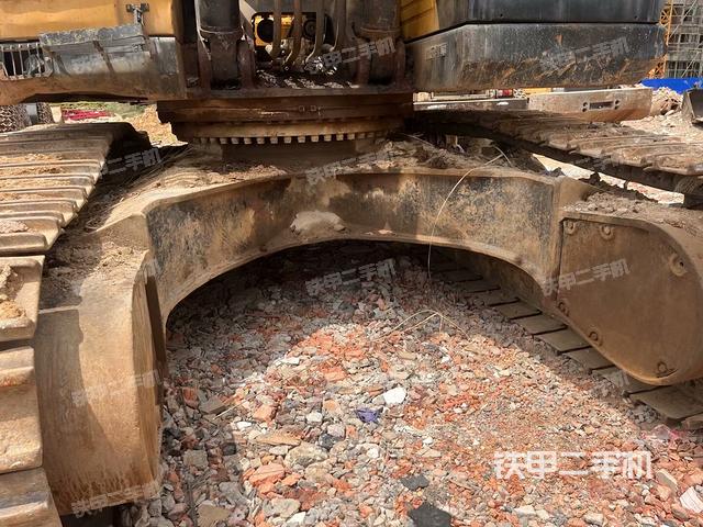 轉(zhuǎn)盤和下車架正前（工作和回轉(zhuǎn)裝置）