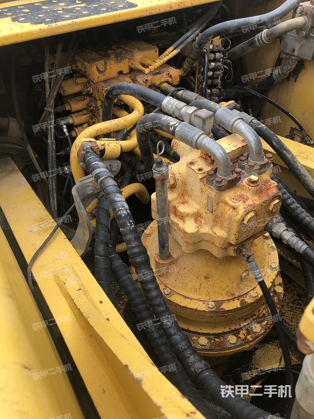 回转马达和主控阀（整机外观）