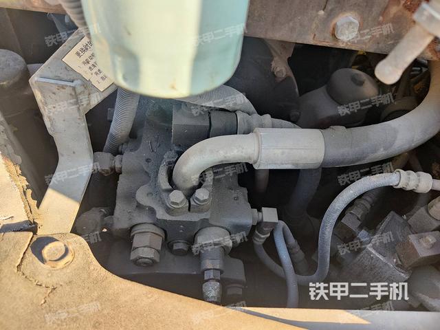 液壓泵艙室正面整體(整機(jī)外觀) 液壓泵艙室正面整體(整機(jī)外觀)