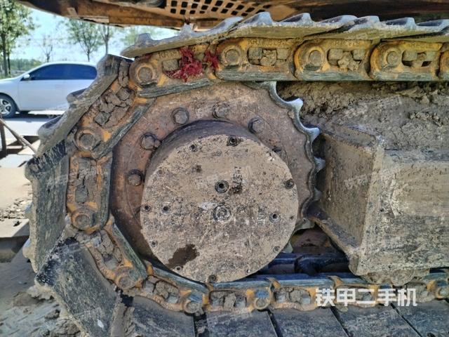 右驅(qū)動輪（行走機構(gòu)）