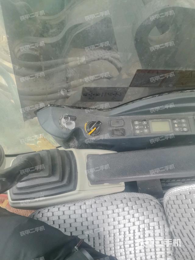 座椅右側控制臺/鑰匙門/油門/含右手柄（駕駛室部分）