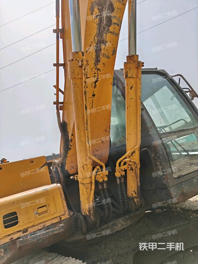 大臂背部俯視（工作和回轉(zhuǎn)裝置）