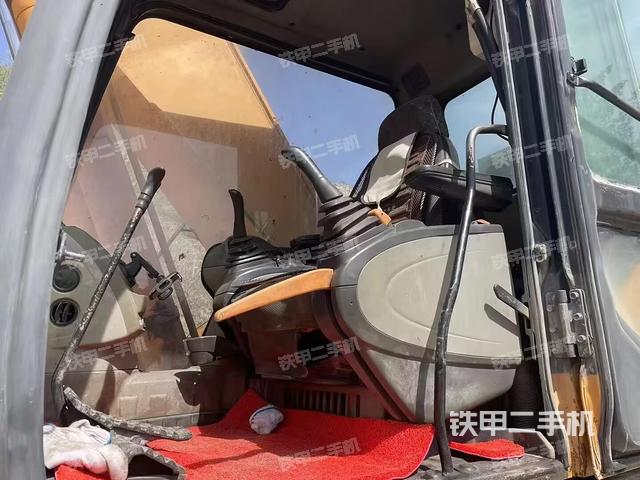 駕駛室整體(整機外觀) 駕駛室整體(整機外觀)