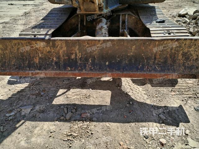 轉(zhuǎn)盤和下車架正前（工作和回轉(zhuǎn)裝置）