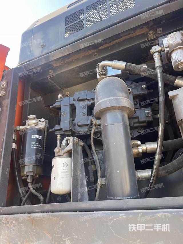 液壓泵艙室正面整體（整機(jī)外觀）