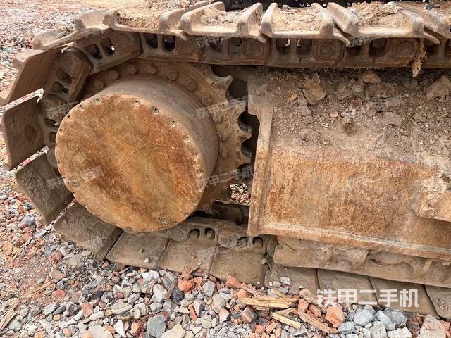 右驅(qū)動輪（行走機構(gòu)）