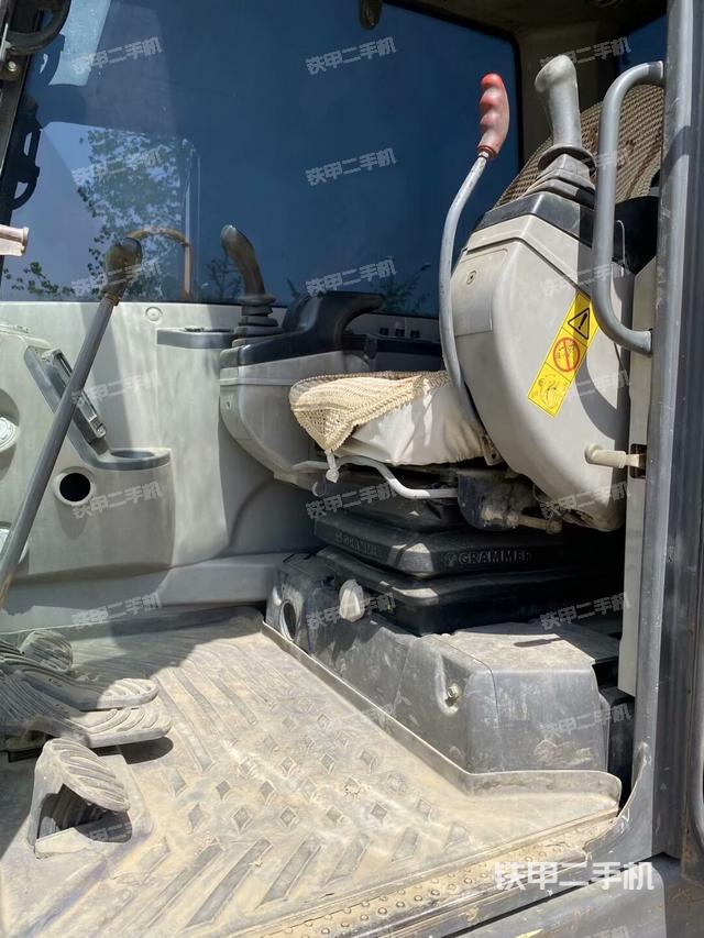 駕駛室整體(整機外觀) 駕駛室整體(整機外觀)