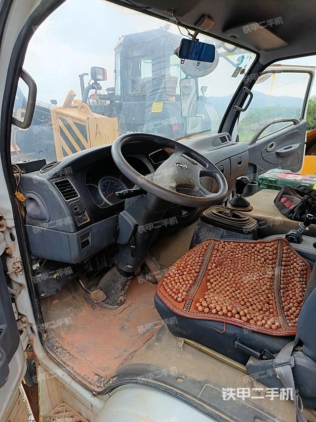 驾驶室操作台（设备外观及核心部件）