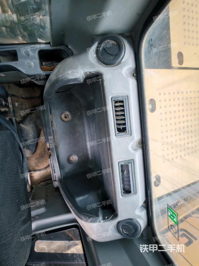 座椅左側控制臺/音響/含左手柄（駕駛室部分）