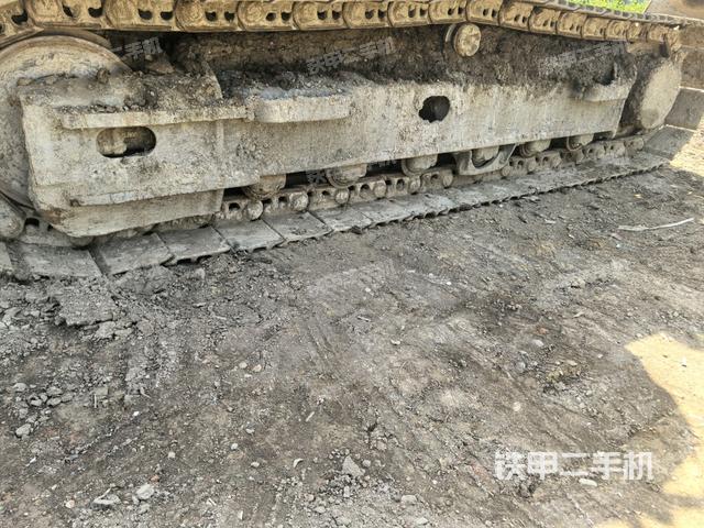 單側(cè)履帶整體(整機外觀) 單側(cè)履帶整體(整機外觀)