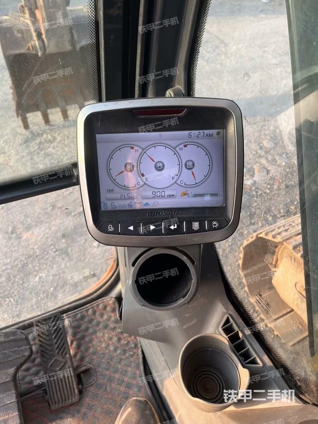 左后方玻璃角標（駕駛室部分）