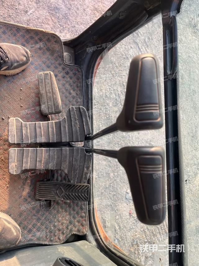 駕駛室左前45度（駕駛室部分）