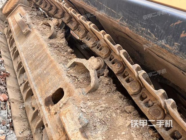 左驅(qū)動輪（行走機構(gòu)）