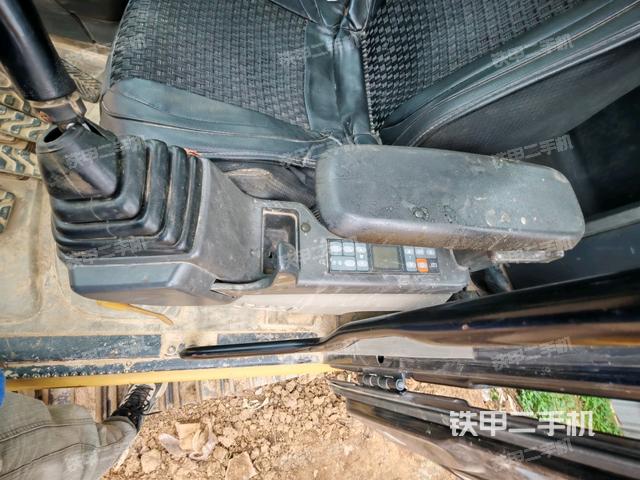 后窗玻璃角標（駕駛室部分）