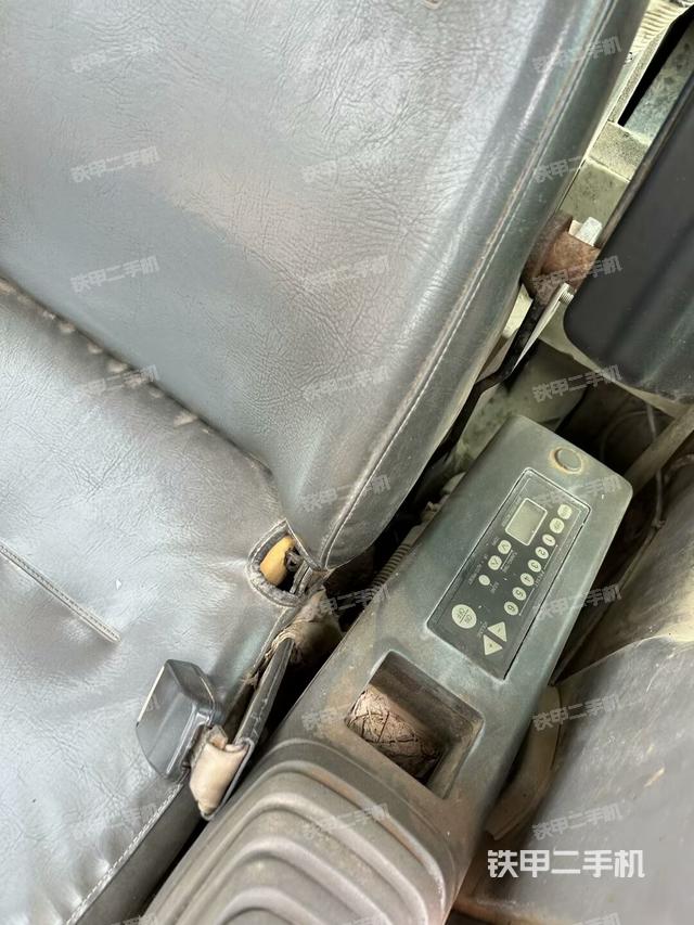 后窗玻璃角標(biāo)(駕駛室部分) 后窗玻璃角標(biāo)(駕駛室部分)