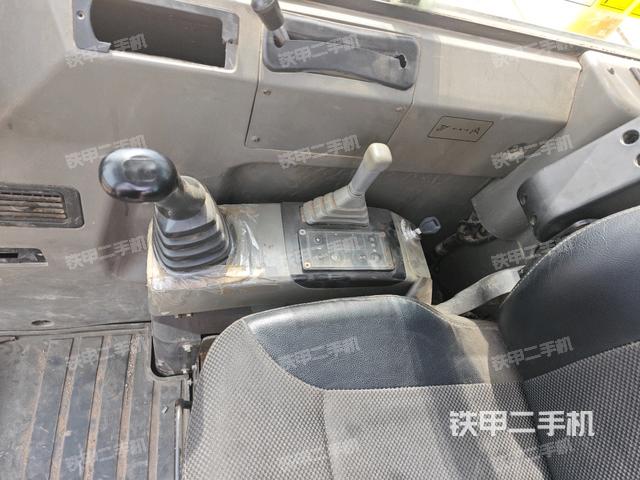 座椅右侧控制台/钥匙门/油门/含右手柄（驾驶室部分）