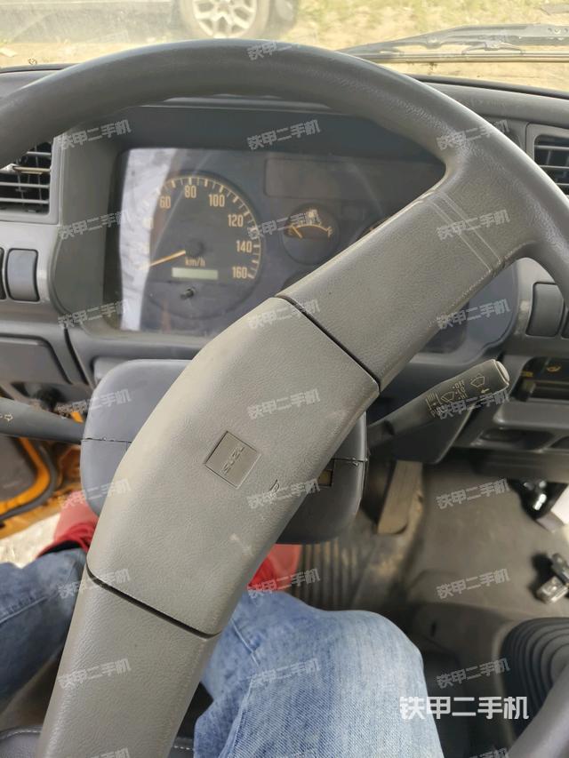 駕駛室操作臺(tái)(設(shè)備外觀及核心部件) 駕駛室操作臺(tái)(設(shè)備外觀及核心部件)