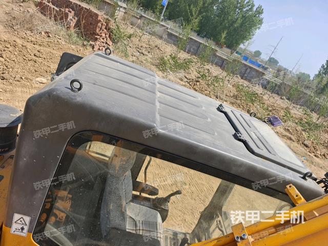 駕駛室頂部（整機外觀）