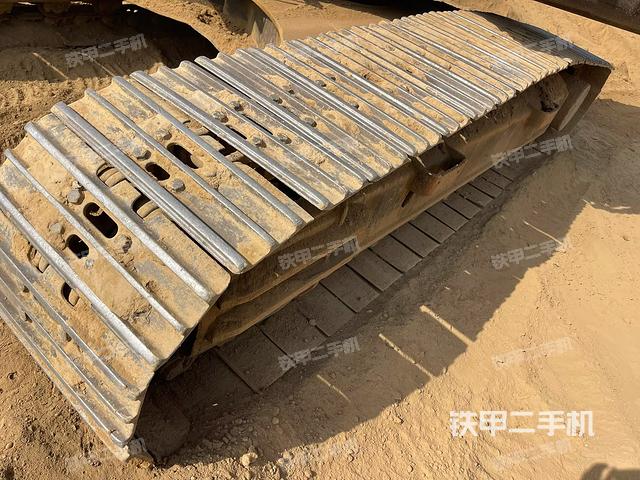 單側(cè)履帶整體(整機外觀) 單側(cè)履帶整體(整機外觀)