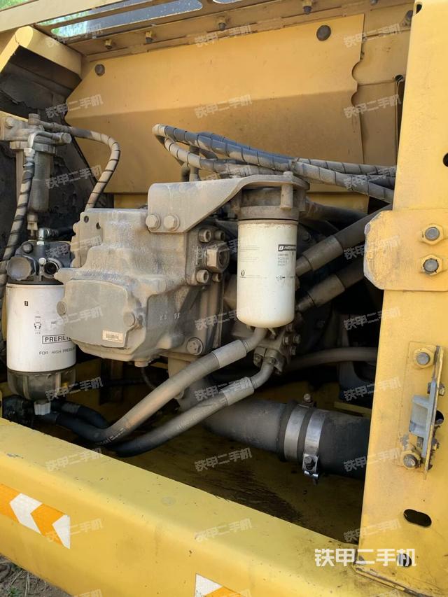 液壓泵艙室正面整體(整機外觀) 液壓泵艙室正面整體(整機外觀)