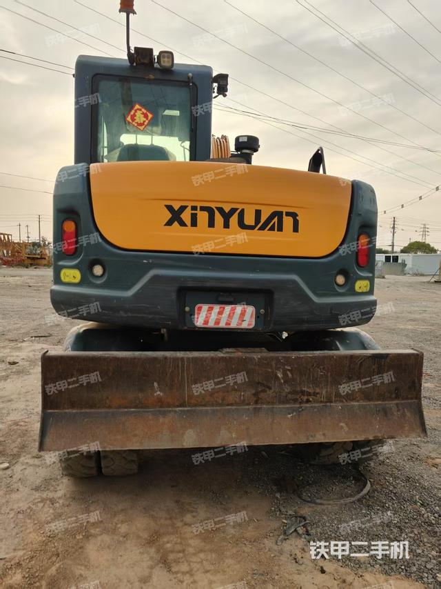 駕駛室頂部(整機(jī)外觀) 駕駛室頂部(整機(jī)外觀)