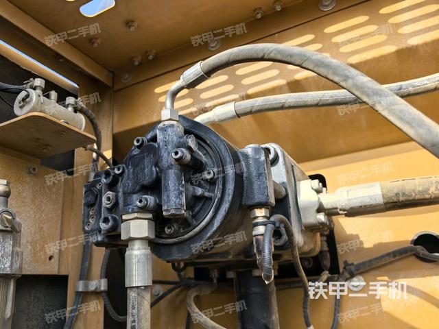 液壓泵斜45?左(大件艙室) 液壓泵斜45?左(大件艙室)