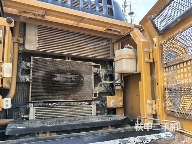 散熱器正面(大件艙室) 散熱器正面(大件艙室)