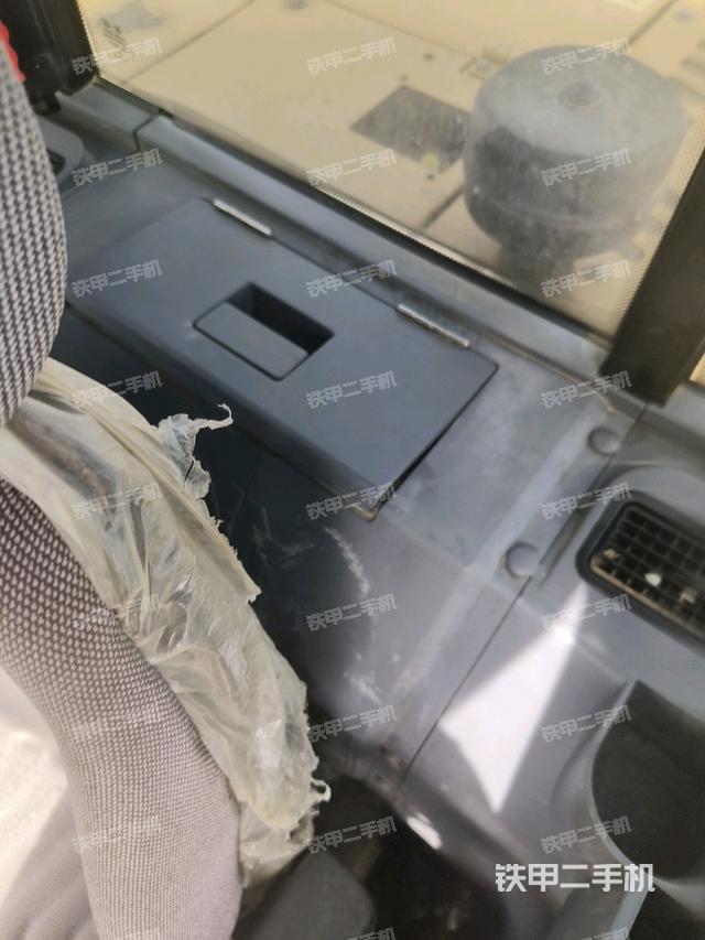 座椅左側控制臺/音響/含左手柄（駕駛室部分）