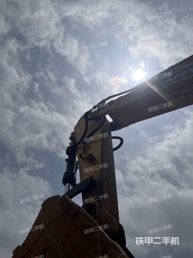 大臂油缸整體?豎拍（工作和回轉(zhuǎn)裝置）