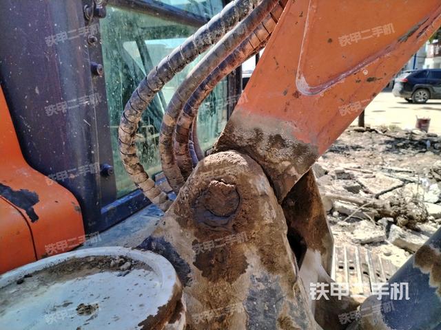 大臂根部?斜（工作和回轉(zhuǎn)裝置）