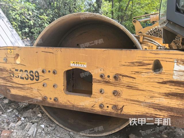 前車架正右側(cè)（壓路機前后車架）