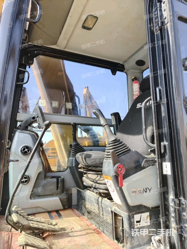 駕駛室整體（整機(jī)外觀）