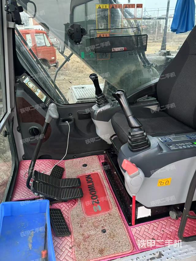 駕駛室整體（整機(jī)外觀）