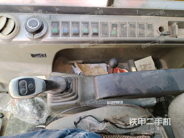 座椅右側(cè)控制臺(tái)/鑰匙門/油門/含右手柄（駕駛室部分）